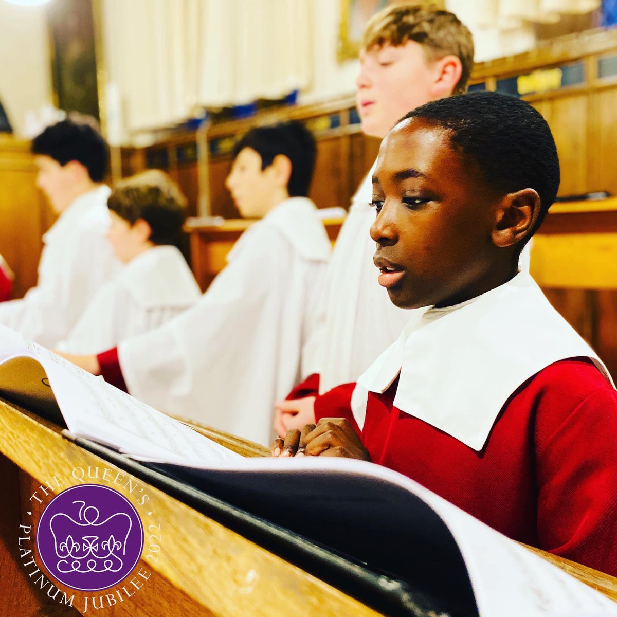 Many congratulations to our Choristers and all the @ChiCathedral musicians for an outstanding Sevice of Thanksgiving to mark the #PlatinumJubilee of Her Majesty Queen Elizabeth II. 🇬🇧🇬🇧🇬🇧 #platinumjubilee2022 #chichester @CSAChoir @RoyalFamily @PrebendalHead @PrebendalBoard