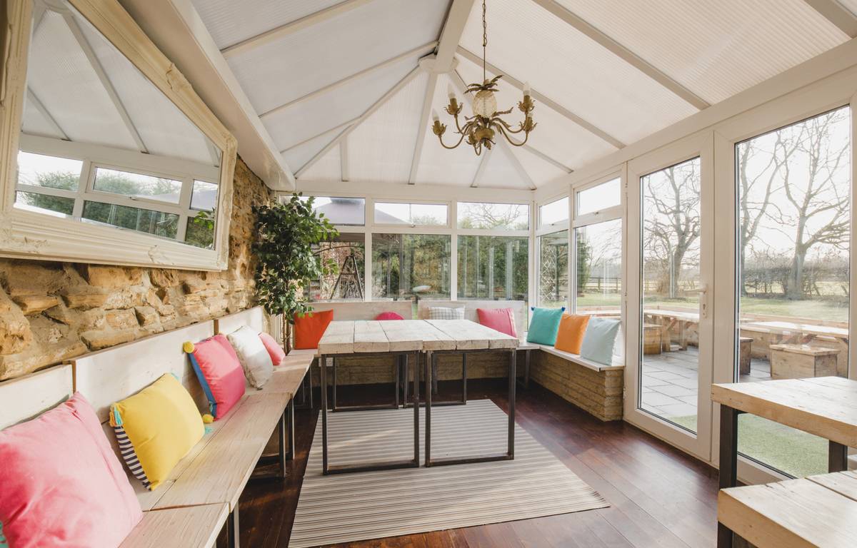 cabinet_roche's tweet photo. Il est important de définir à l'avance la fonction de votre future véranda. Terrasse pour l'hiver ? Cuisine pour l'été ?

En fonction de votre choix, l’orientation ou les matériaux diffèrent ! 

Pour en savoir plus ⬇

#AmenagementExterieur #Cons https://t.co/rXa5386wtO https://t.co/ZMLKXaNd5s