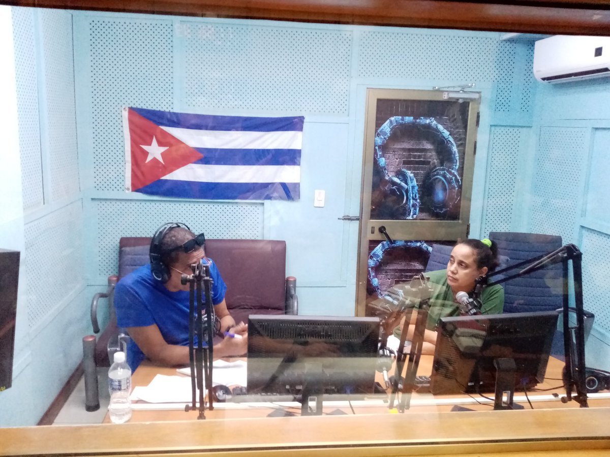 ONUREGranma's tweet photo. Participa junto a directivos y especialistas de la Empresa Eléctrica y del Consejo Energético Provincial, la Directora General de la ONURE en Granma, Olaidy Rodríguez Lara en el Programa: "Dígalo aquí" de la emisora provincial Radio Bayamo. 
#UsaLaMente
#EficienciaEnergética https://t.co/B7XLyF4jGS
