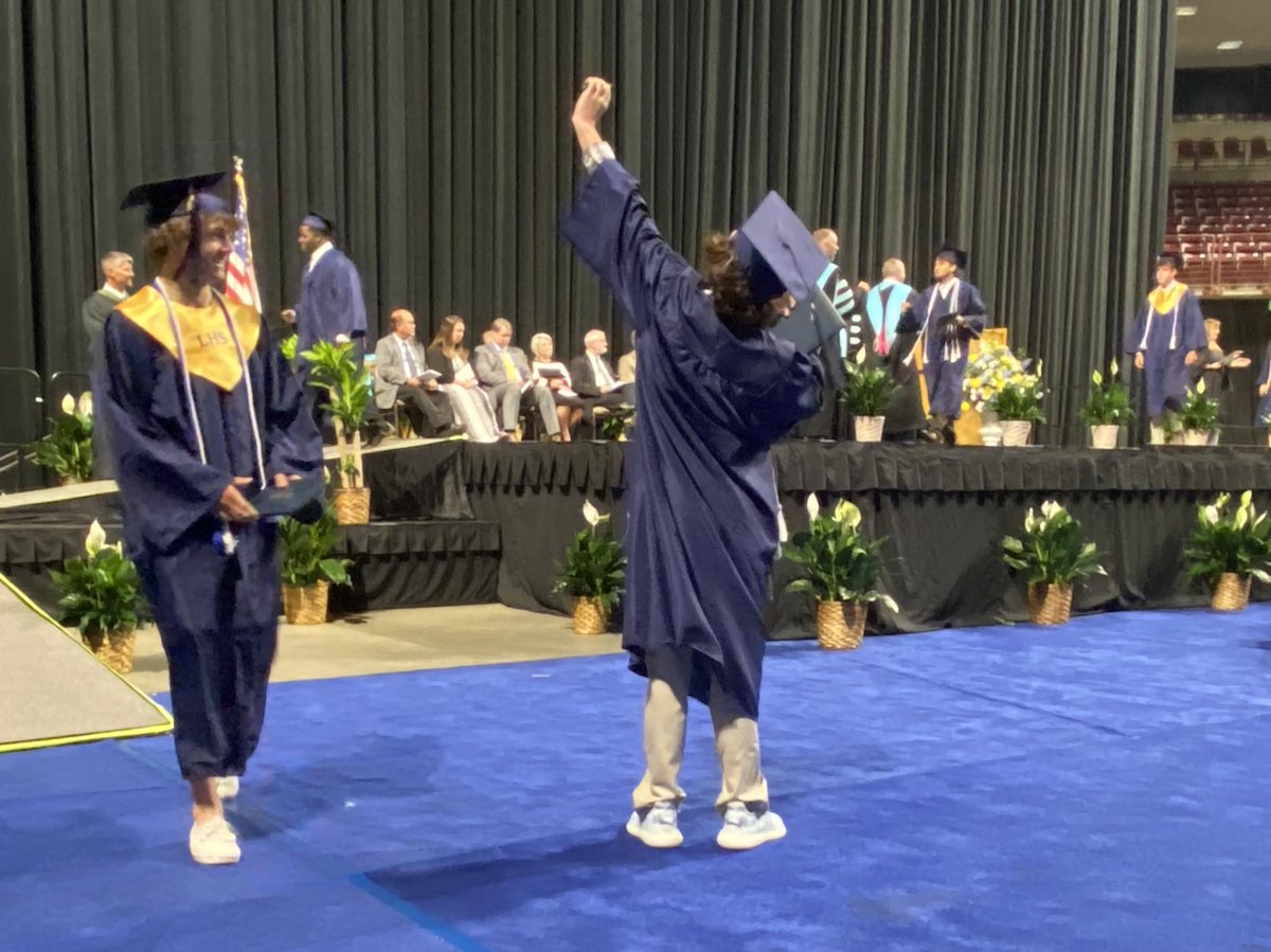 LexingtonOne's tweet image. “Dream big and reach for the stars…Class of 2022, go be GREAT.” Riley Toth, Senior Class President #lexgocats #lex1co2022 🎓🐾