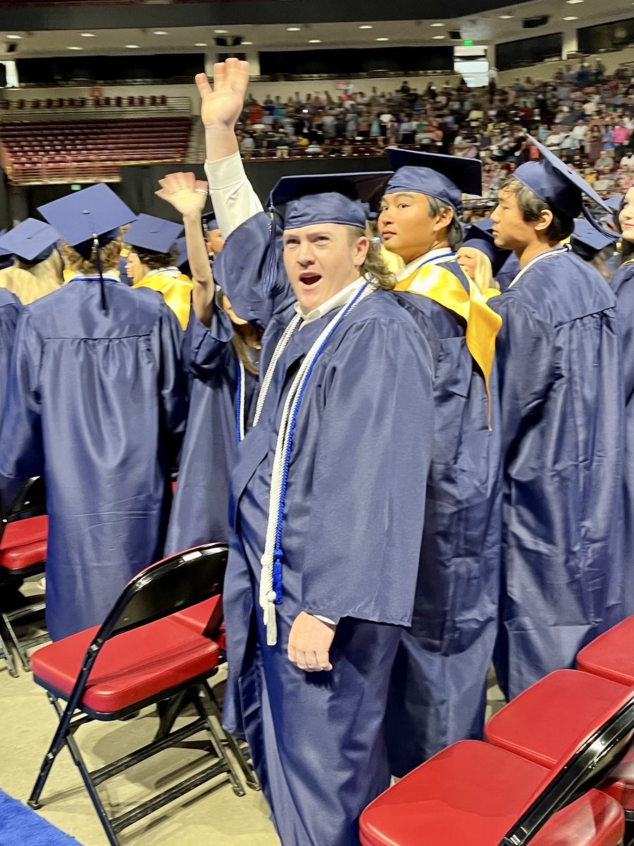 LexingtonOne's tweet image. “Dream big and reach for the stars…Class of 2022, go be GREAT.” Riley Toth, Senior Class President #lexgocats #lex1co2022 🎓🐾