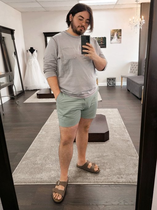 First fully clothed picture on this page lmfao https://t.co/hLGbZPox3p
