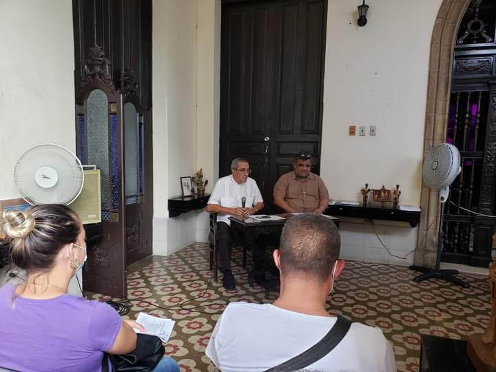 kerigmaCuba's tweet photo. En la mañana de hoy,  4 de Junio, en el Obispado de Cienfuegos, se desarrolla una jornada de encuentro  de Comisiones Diocesanos. Estando hoy presentes,  las comisiones de Mision, Adolescentes, Jovenes y  Familia.
Que este encuentro anime a todos continuar trabajando por el Reino https://t.co/6nkmgjB1I0