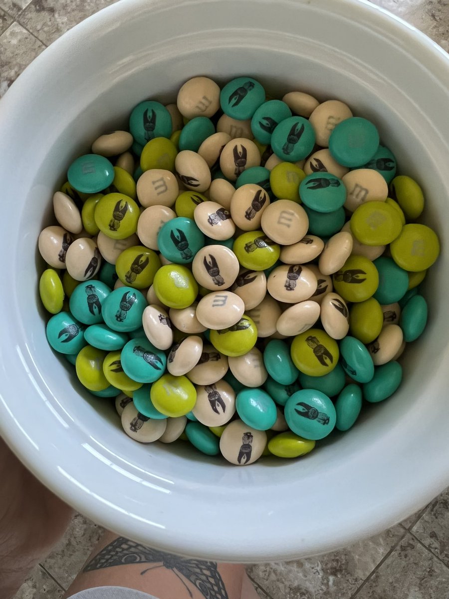 ImliterallyETH's tweet photo. I was bored last week so I ordered custom M&amp;Ms with my Koda on them 

@BoredApeYC https://t.co/Fgoy5Hc9dl