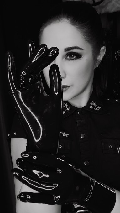 Where are my #latexglove lovers hiding?  Check out the full photo set on my Onlyfans: https://t.co/fa5ZejLKt6<a href="/tag/latexglove"class="tags">#latexglove</a>