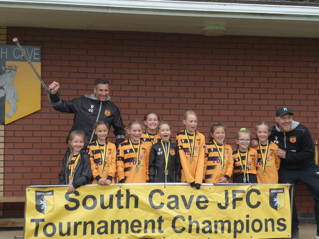 TheRealSloop's tweet image. Super proud of these girls today. Runners up in the plate final on penalties. Showed fantastic heart throughout and played some great #football .. lots of fun, smiles, tackles and goals. Great experience gained! Big thanks to @SCFCJuniors for hosting. Well done girls #UpTheJets