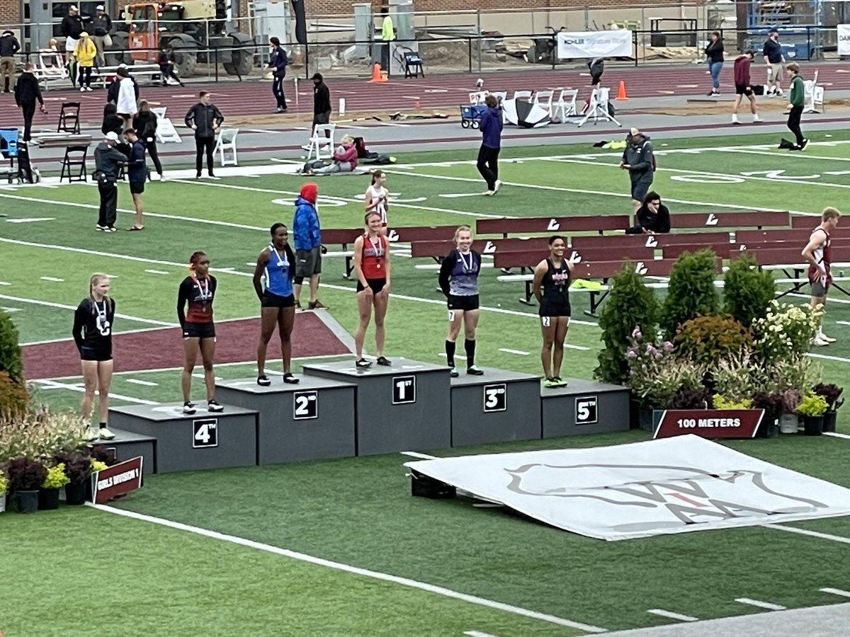 Congrats to <a href="/DestinyM5_/">Destiny Mitchell</a> on becoming the 4th fastest runner in WI in the 2022 100M Dash!!