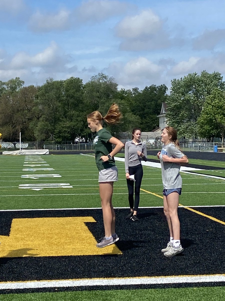 DebThill123's tweet photo. Proud of this MHS alum. Carly ran a great high jump camp today!  #kernelpride #kernelhighjumper https://t.co/Zi4KBNWvWS
