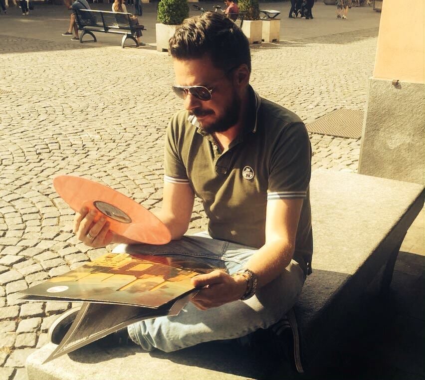 THELUNATICSCLUB's tweet photo. Oggi è il compleanno di una persona speciale, il nostro fratello di sangue floydiano Stefano Girolami... motore insostituibile di mille ricerche e compagno di mille avventure con i Lunatics. Buon compleanno, amico mio, show must go on... Auguri https://t.co/GK53GeE42v