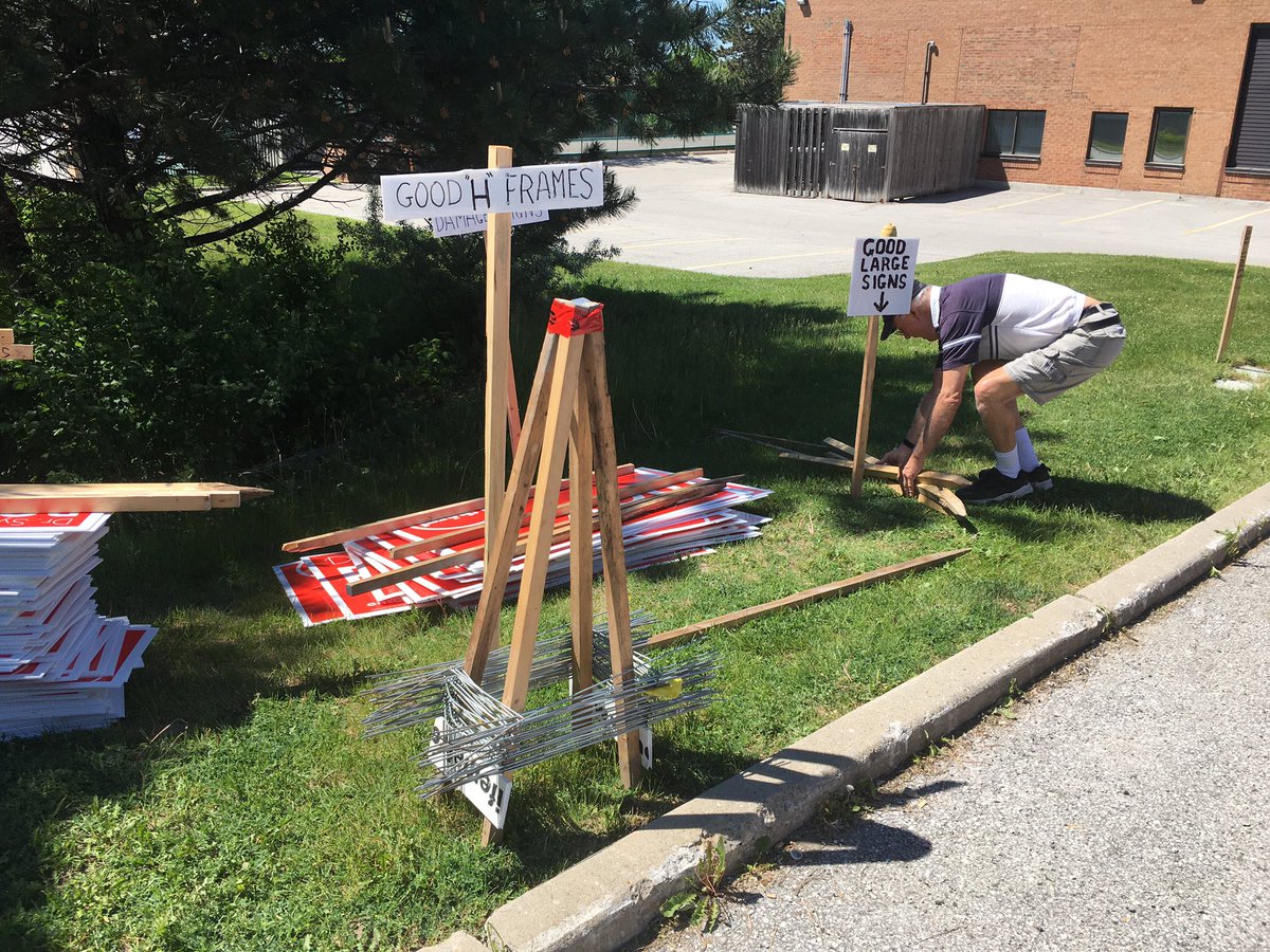 SophieKiwala's tweet photo. Very proud of the opportunity to serve in #NewmarketAurora as co-campaign manager with @KenTurriff on @OntLiberal candidate @DrSylvainRoy’s campaign. Congratulations to all winning candidates including @MurphyGallagher &amp; @tedhsu in #Kingston. https://t.co/KcjebGJg55