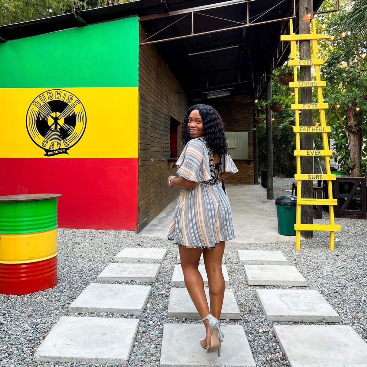 Blessings on the Saturday 🍃✨🧿
We’re open today from 4 PM to 11 PM// See you later! #dubwisecafe #dubwisejamaica #vegan #plantbased