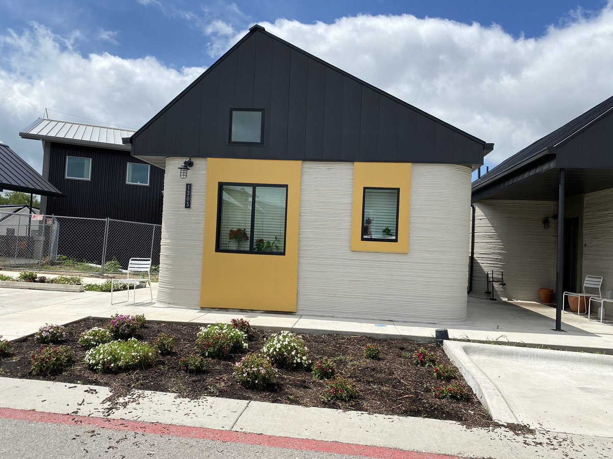 yourminuteisup's tweet image. Alan Graham and his team of amazing community leaders deserve gratitude. Their heart to serve the community of people who need help, is absolutely a beautiful sight to see. Please go visit to learn what they have done and to learn about continued growth. #communityfirstvillage