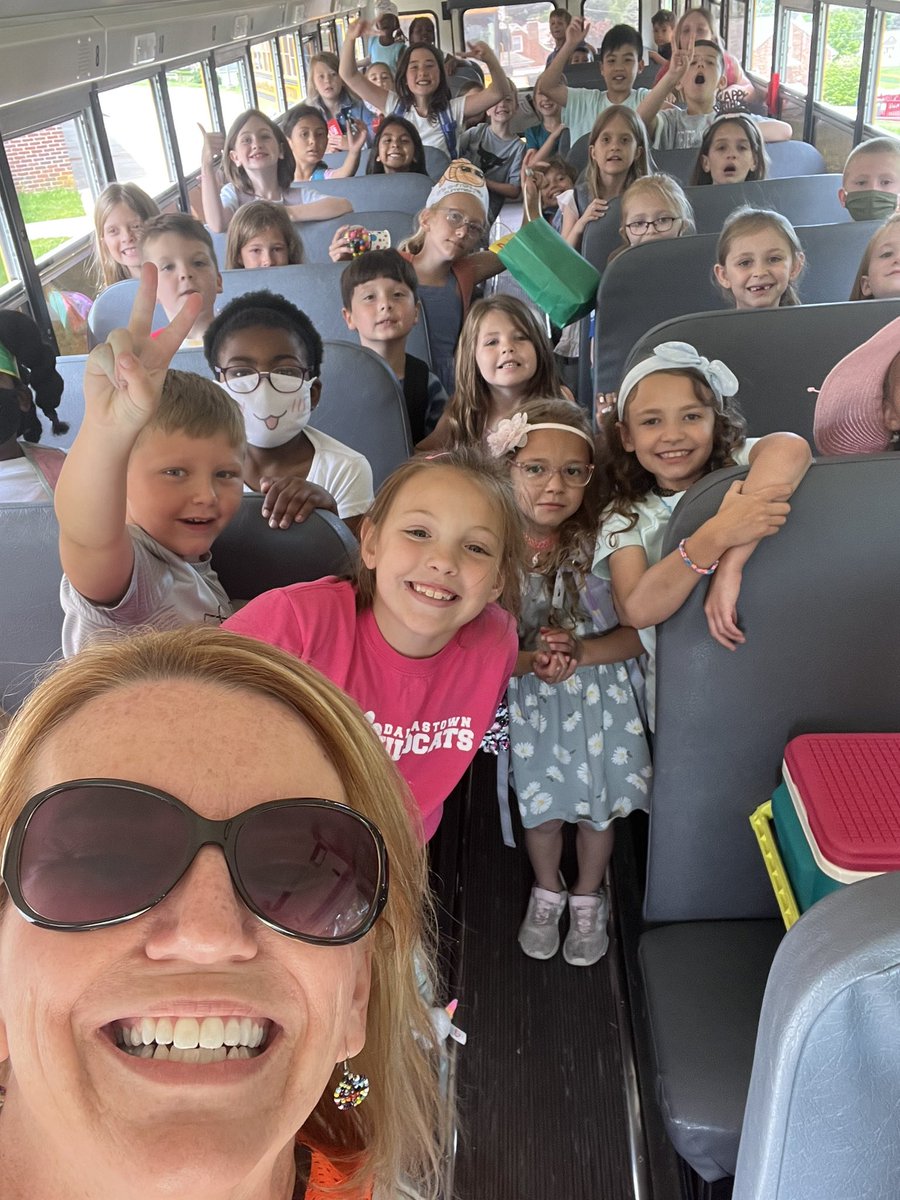 YT_Elementary's tweet photo. And the 2021-22 school year is a wrap! 💙🐾🚌 https://t.co/tam6eud6uN