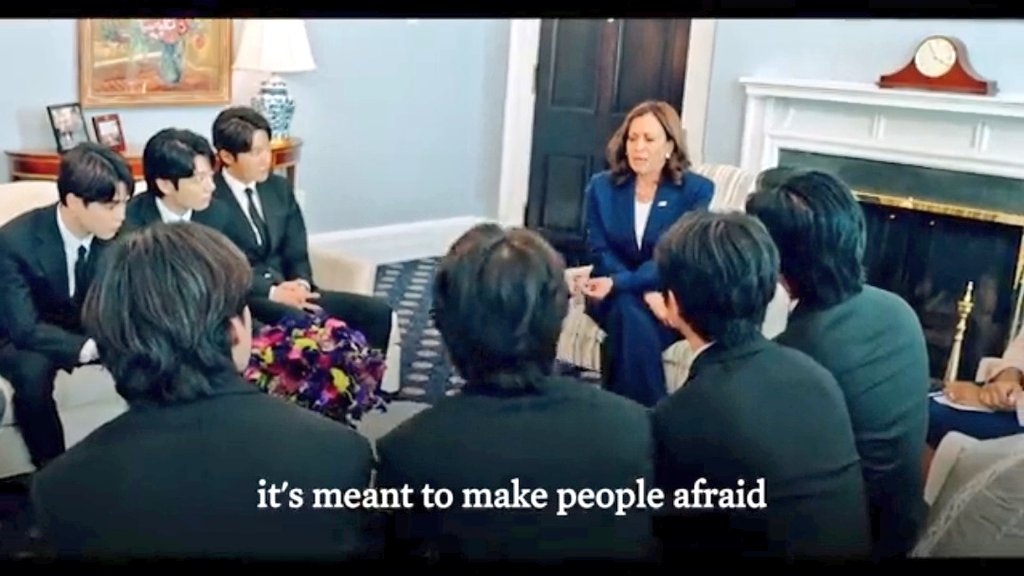 876_BTS's tweet photo. 💜 • During their visit to the White House, .@BTS_twt met the Vice President of the US Kamala Harris!

She's the first female vice president for the nation and is known for her Jamaican/Indian Heritage! https://t.co/qzRQnRsVJM
