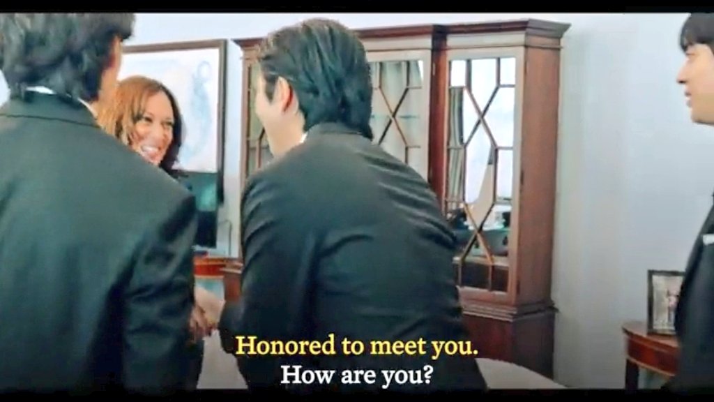 876_BTS's tweet photo. 💜 • During their visit to the White House, .@BTS_twt met the Vice President of the US Kamala Harris!

She's the first female vice president for the nation and is known for her Jamaican/Indian Heritage! https://t.co/qzRQnRsVJM