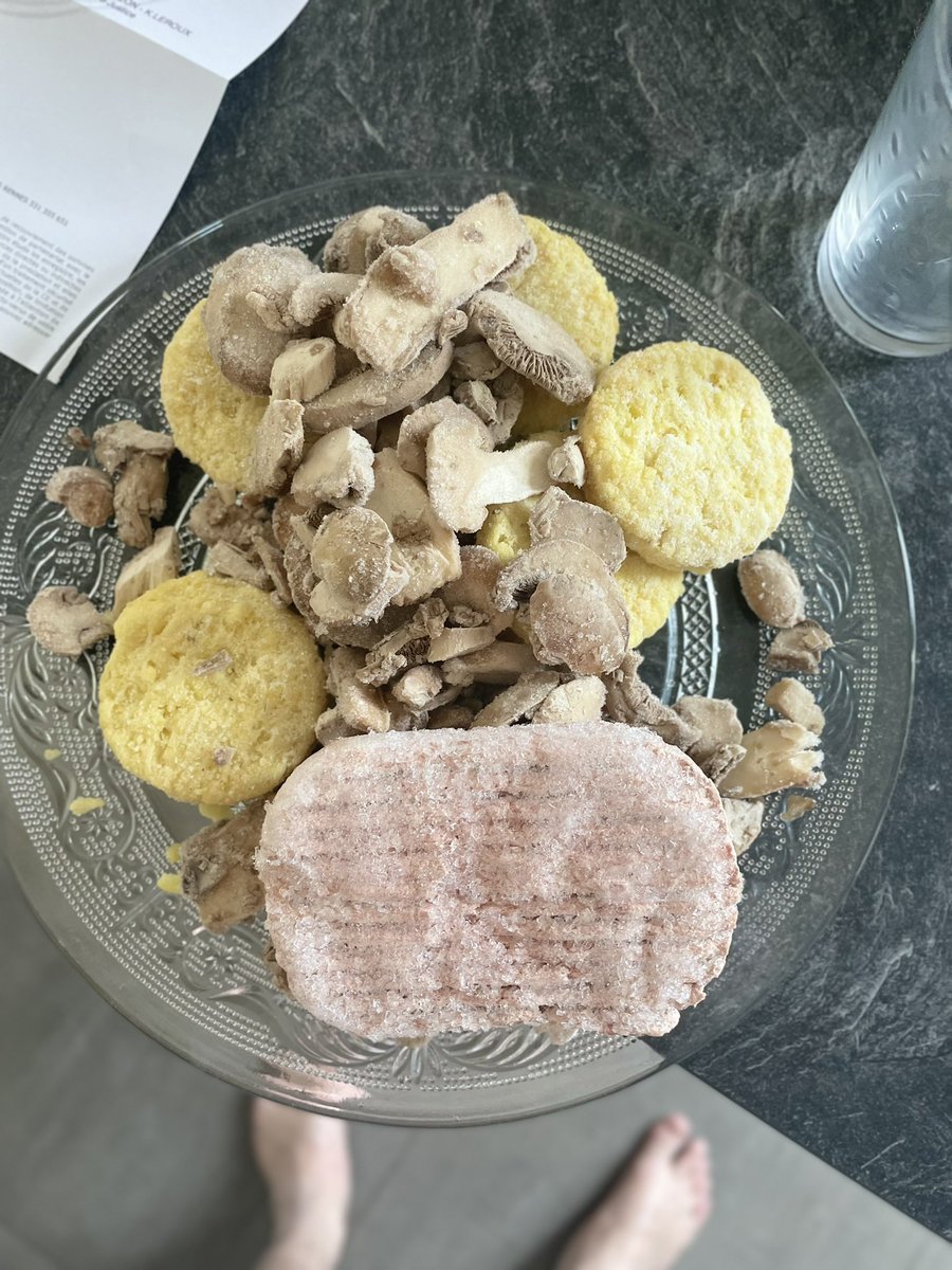 wshlequipecava's tweet photo. Repas de prince cuisson micro onde en 4 minutes ki dit mieux ? https://t.co/VekjhGkonc
