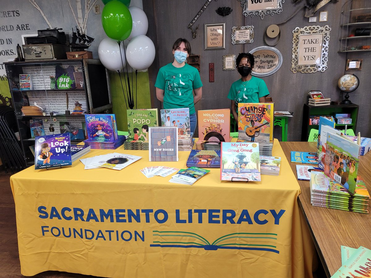 janaybrownwood's tweet image. Hanging out with @916_INK celebrating youth authors and readers AND HANDING OUT FREE BOOKS thanks to @SacLiteracy

Lots of author friends I see @Devas_T  @soontornvat @tracisorell @johnparraart @JasonReynolds83 @Miranda_Paul @DapsDraws 
and more!!!

#BestBoardEver