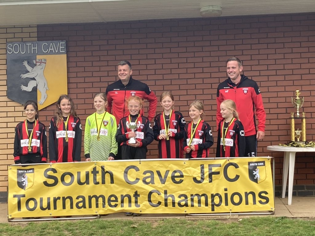 SCFCJuniors's tweet image. Our under 9 plate winners sponsored by F&amp;amp;F Wainman @louth_oldboysfc and runners up @KingswoodUnited jets . Well done girls .