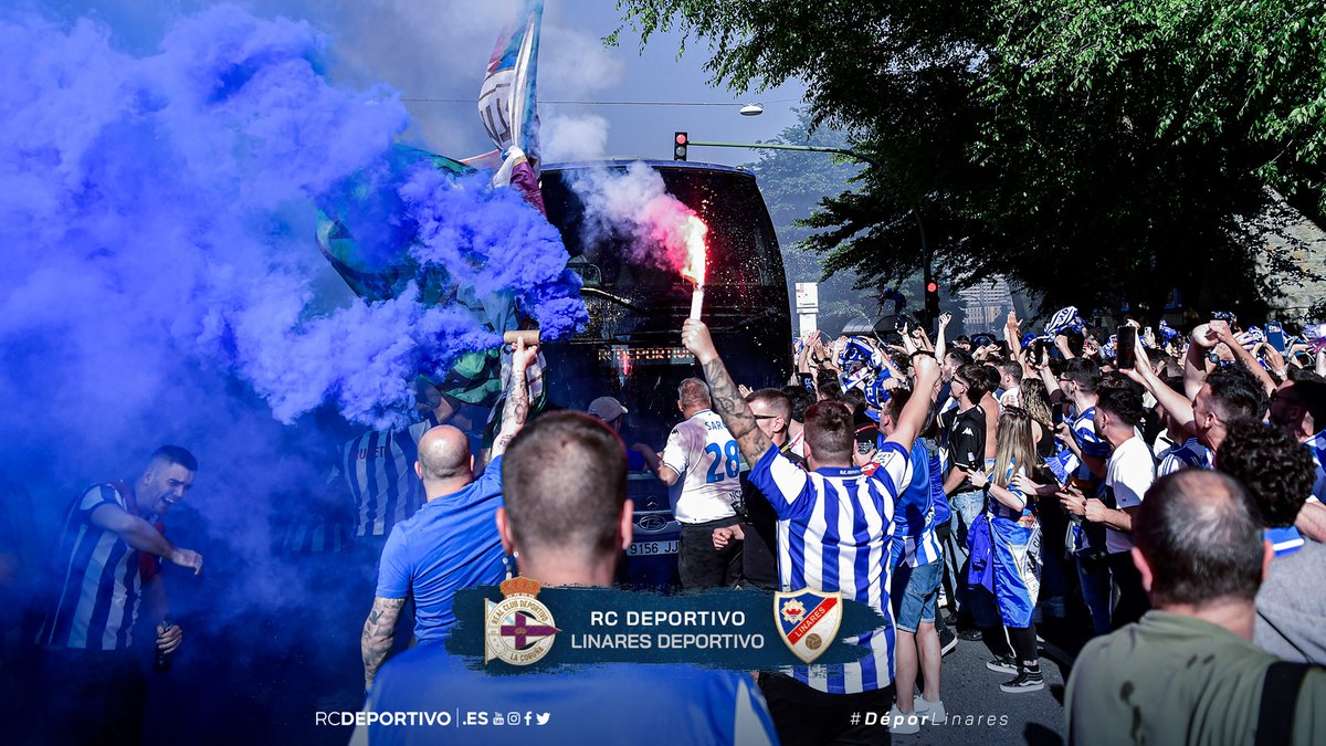 RCDeportivo's tweet photo. Esta é #ANOSAFORZA 💙 🔥 #ONFIRECODÉPOR nos exteriores de #ABANCARIAZOR!

Viñeron todas, todos 🔵⚪️🔵 #ARiazorCoaBranquiazul 🔵⚪️🔵!!! https://t.co/xt6OQdk7C6