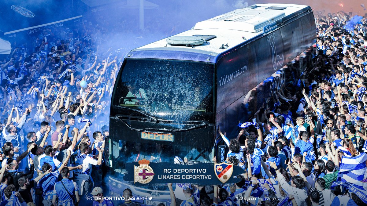 RCDeportivo's tweet photo. Esta é #ANOSAFORZA 💙 🔥 #ONFIRECODÉPOR nos exteriores de #ABANCARIAZOR!

Viñeron todas, todos 🔵⚪️🔵 #ARiazorCoaBranquiazul 🔵⚪️🔵!!! https://t.co/xt6OQdk7C6