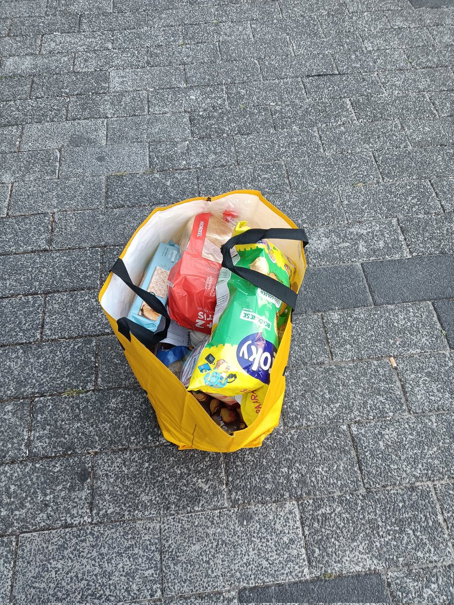 Bezig_Bijtje81's tweet photo. Waar is de #pakezel als je hem nodig hebt?🤔 https://t.co/jDJrv97lT4