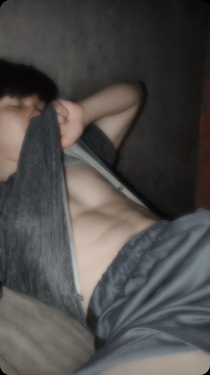 ricosrbkt's tweet photo. Ayo lagi ngapain knpa blom tidur?😅 https://t.co/V0a1qyZqrd