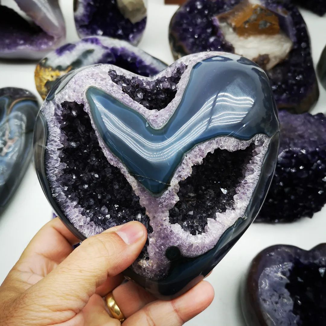 Gorgeous heart shape amethyst geode from Uruguay 

Photo: Le Stage Minerals

#minerals #crystals