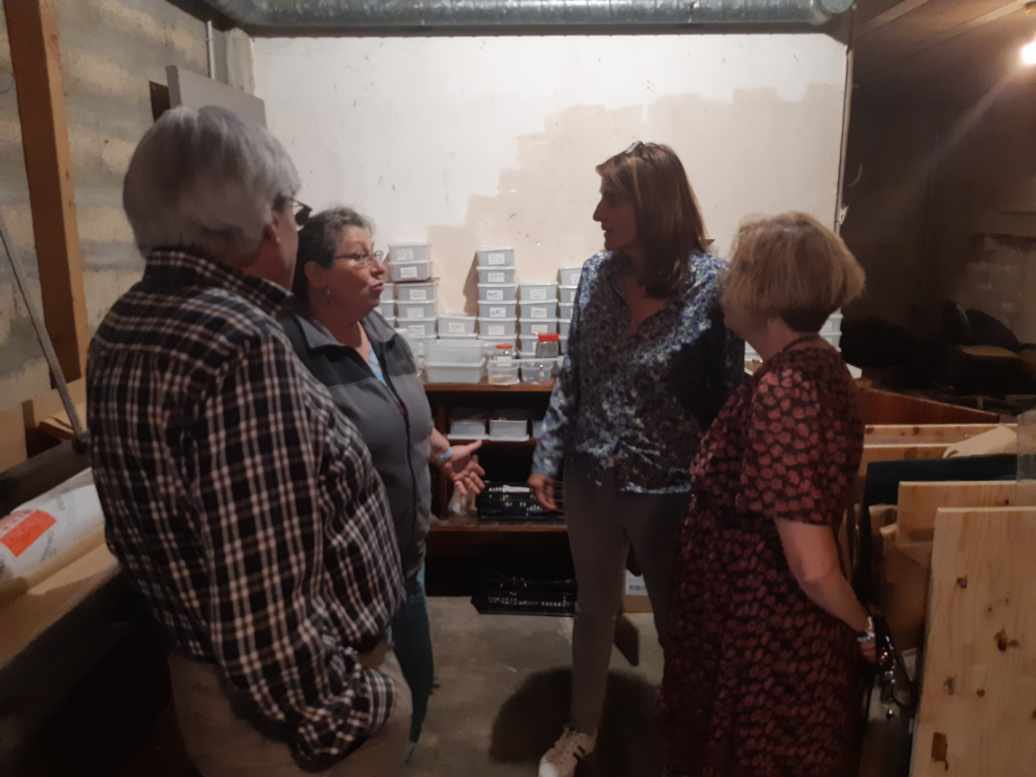 Anne_Cabrit's tweet photo. 👉À Ste-Mesme en compagnie de Madame le Maire Isabelle Copetti à la rencontre de l'association Jardin Loisir Culture

Bravo à Joël Bordas et à son association qui proposent des cours de fabrication de vitraux  🪟

#VousEcouterVousDefendre
#circo7810 https://t.co/oR1W7OPlzS