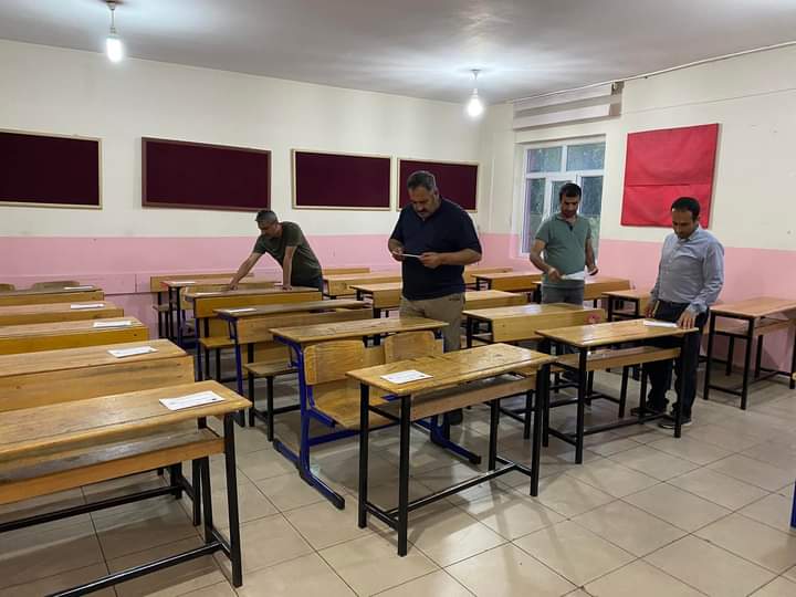 IhoSaid's tweet photo. Ve sınava hazırlık tamamlandı...
Yarın, emekle ve umutla girilecek bir sınav..
Her sürecin bir sınavı, her sınavın bir sonucu, her sonucun bir karşılığı vardır..

#LGS2022 sınavına girecek bütün öğrencilerimize emeklerinin karşılığını almaları dileğiyle başarılar dileriz. https://t.co/FxxdHDPpnv