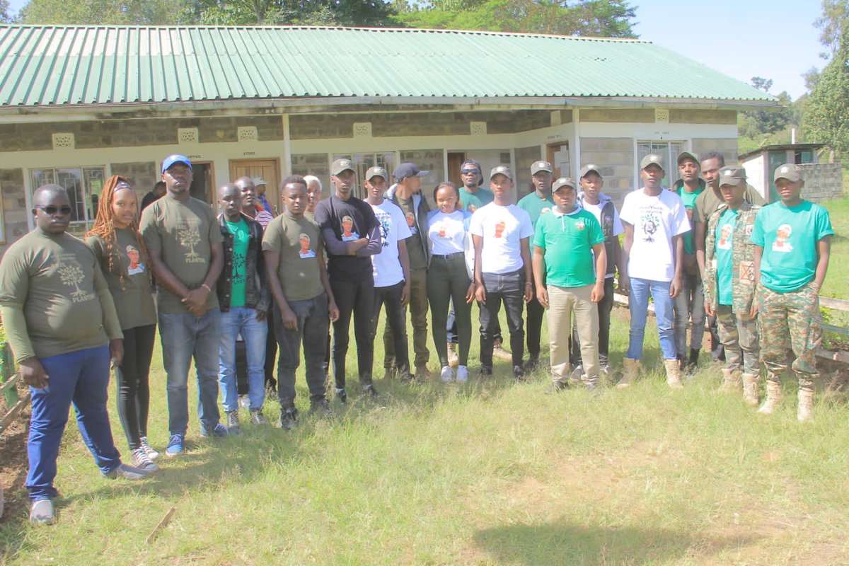 Karasinga3's tweet photo. The team behind the koibatek forest .Mau Tree planting session ..
Thanks to everything for the support..
@evakimathi
@Dedankm
@KeForestService,
@AfricaGreens
 @KeEquityBank 
 @kdfinfo
 @CKL
#Trees4Teddy
#Trees4life
#1MTrees4Teddy.
#DKFNAKURU
#Trees4betterlife
#50k4mau https://t.co/eGfSmyjYLX