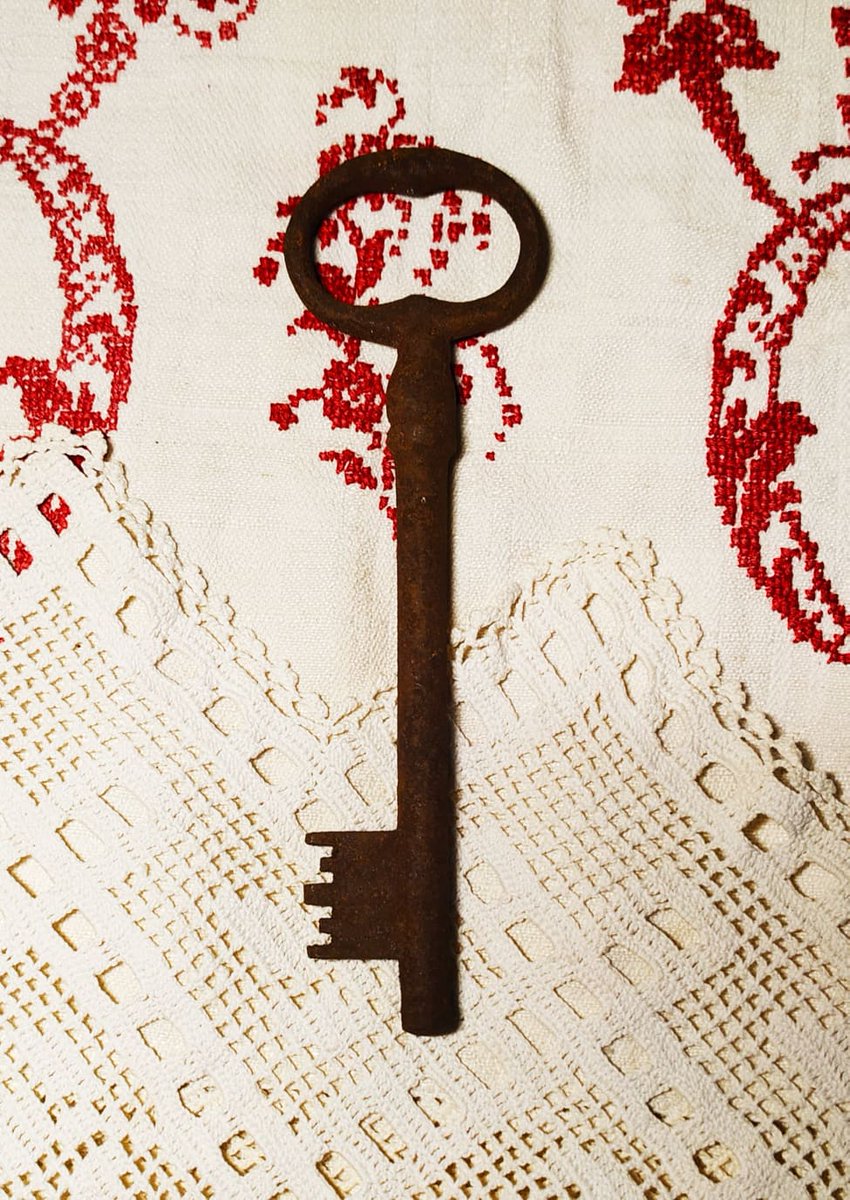 VintageSoviet's tweet photo. #Large #key #Rusty #iron #DoorKey #Skeleton Key #Rustic #Decor #steampunk #craftsupply metal #weddingsupply
https://t.co/690twbDr9u @Etsy https://t.co/7KeH7Vjcpw