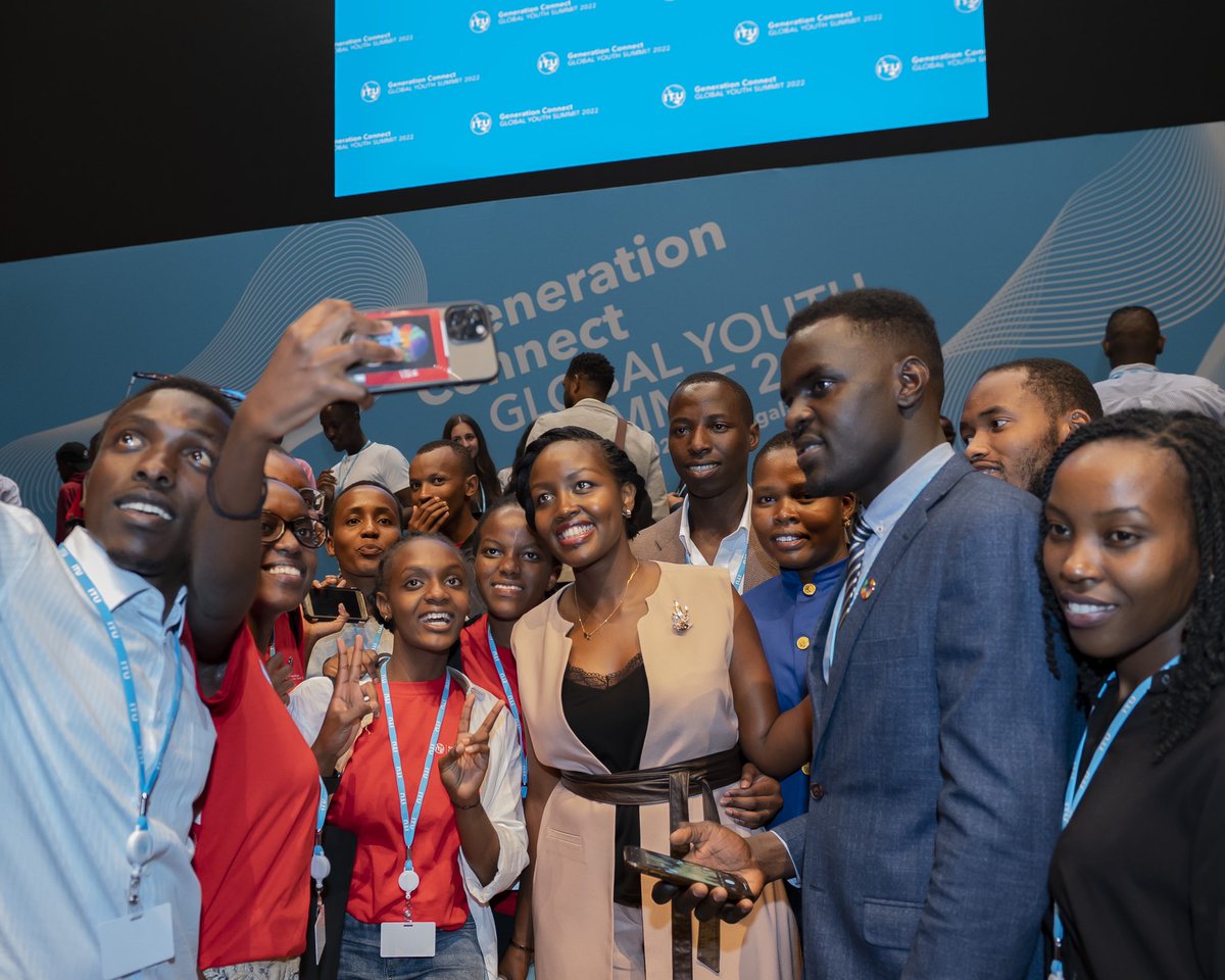 PHOTO OF THE DAY: Minister @MusoniPaula  connecting with delegates of the #GenerationConnect Global Youth Summit at it’s closing ceremony.
 #ITUWTDC