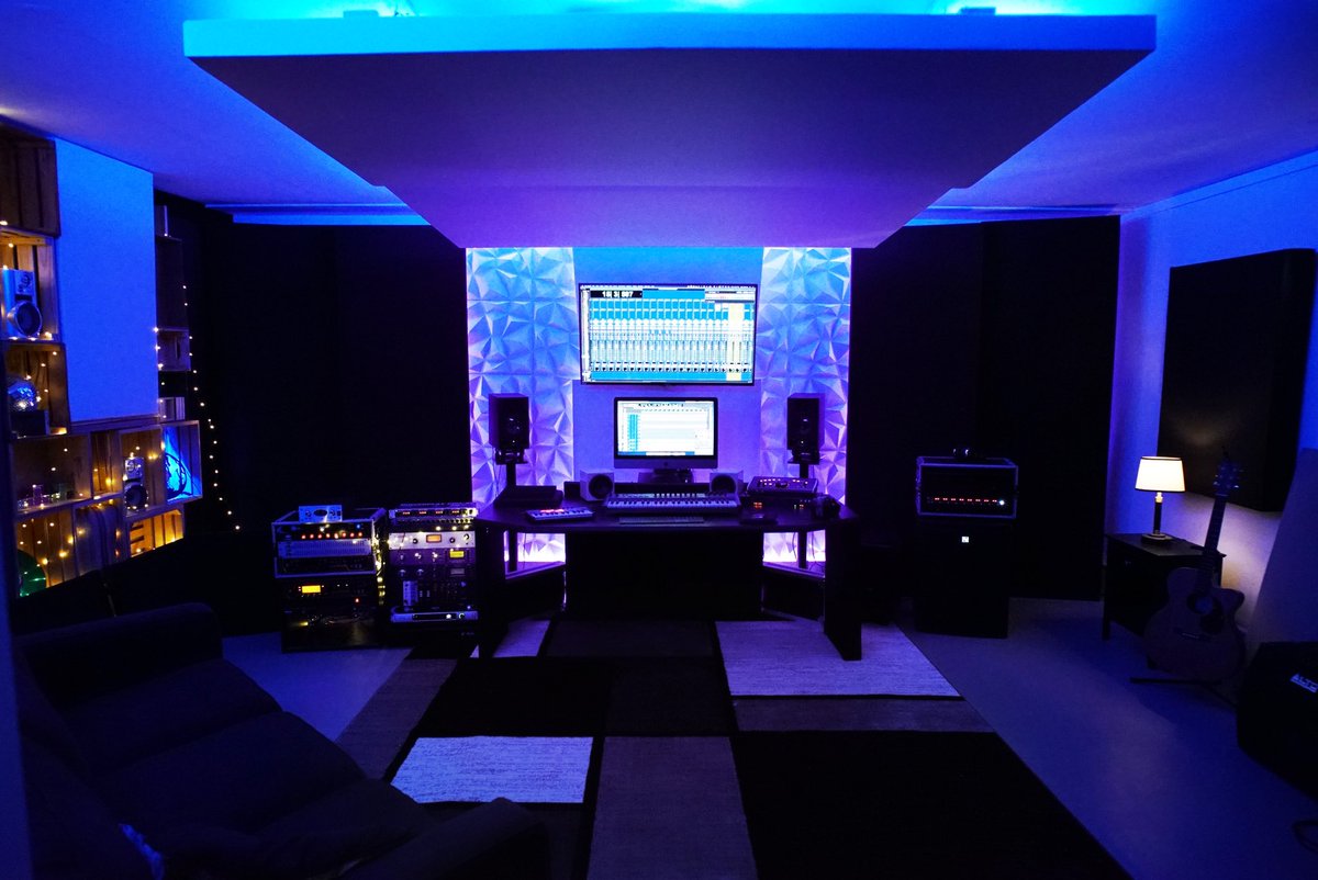 NickWarnerMedia's tweet photo. My new recording studio is up and running! Still some final touches to the aesthetics but we are rocking! Contact for booking! #recordingstudio #MusicProducer https://t.co/TUmZ5qt4VH