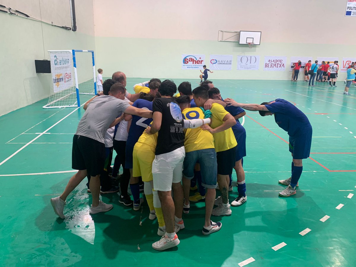 #FS <a href="/SomosFutsal/">Nos gusta el FUTSAL</a>. Muchas felicidades equipo por agregar una nueva página a muestra historia #GoValle✌