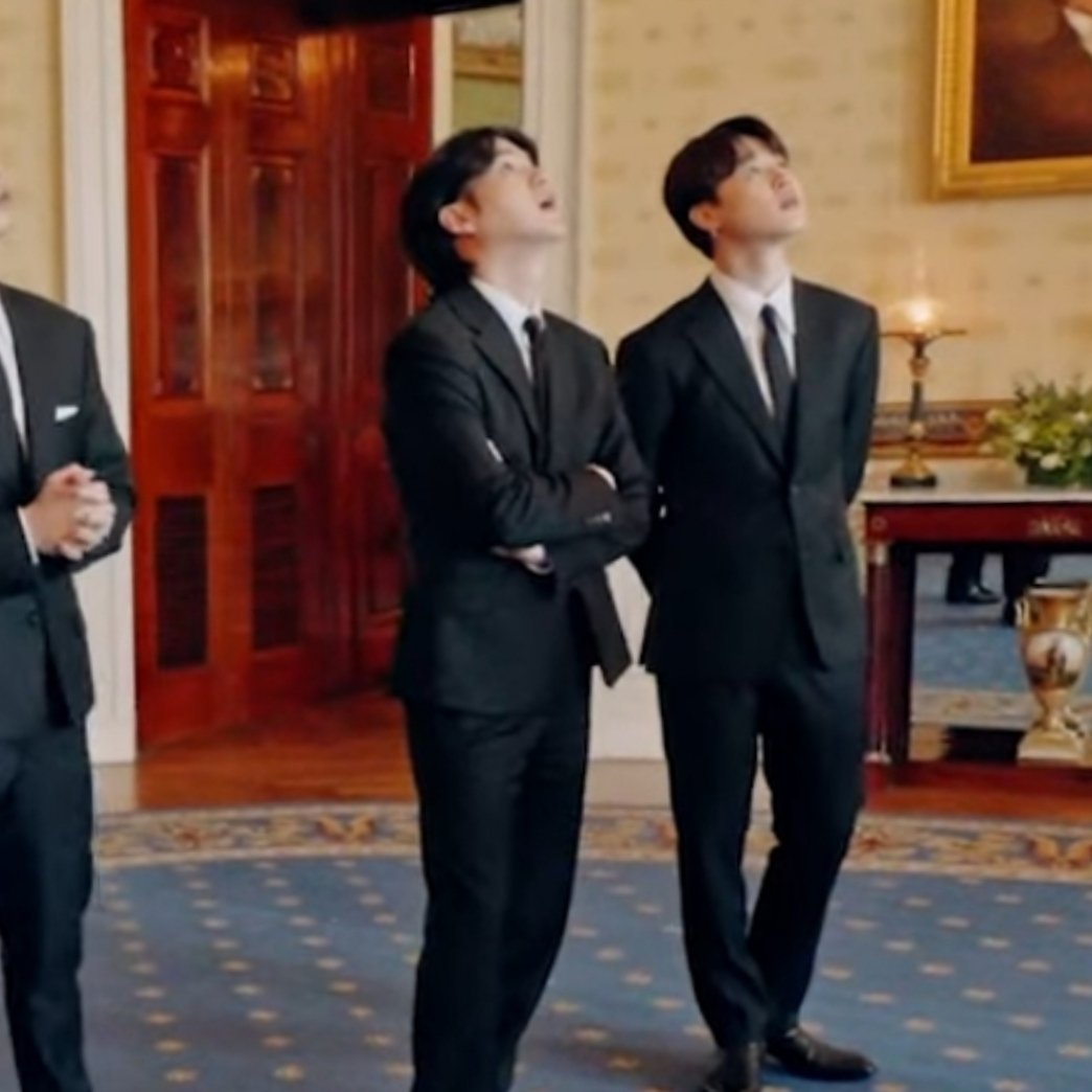 yoonkipie's tweet photo. not yoongi gazing open-mouthed at the interior of the white house https://t.co/EbJMSlWd7w