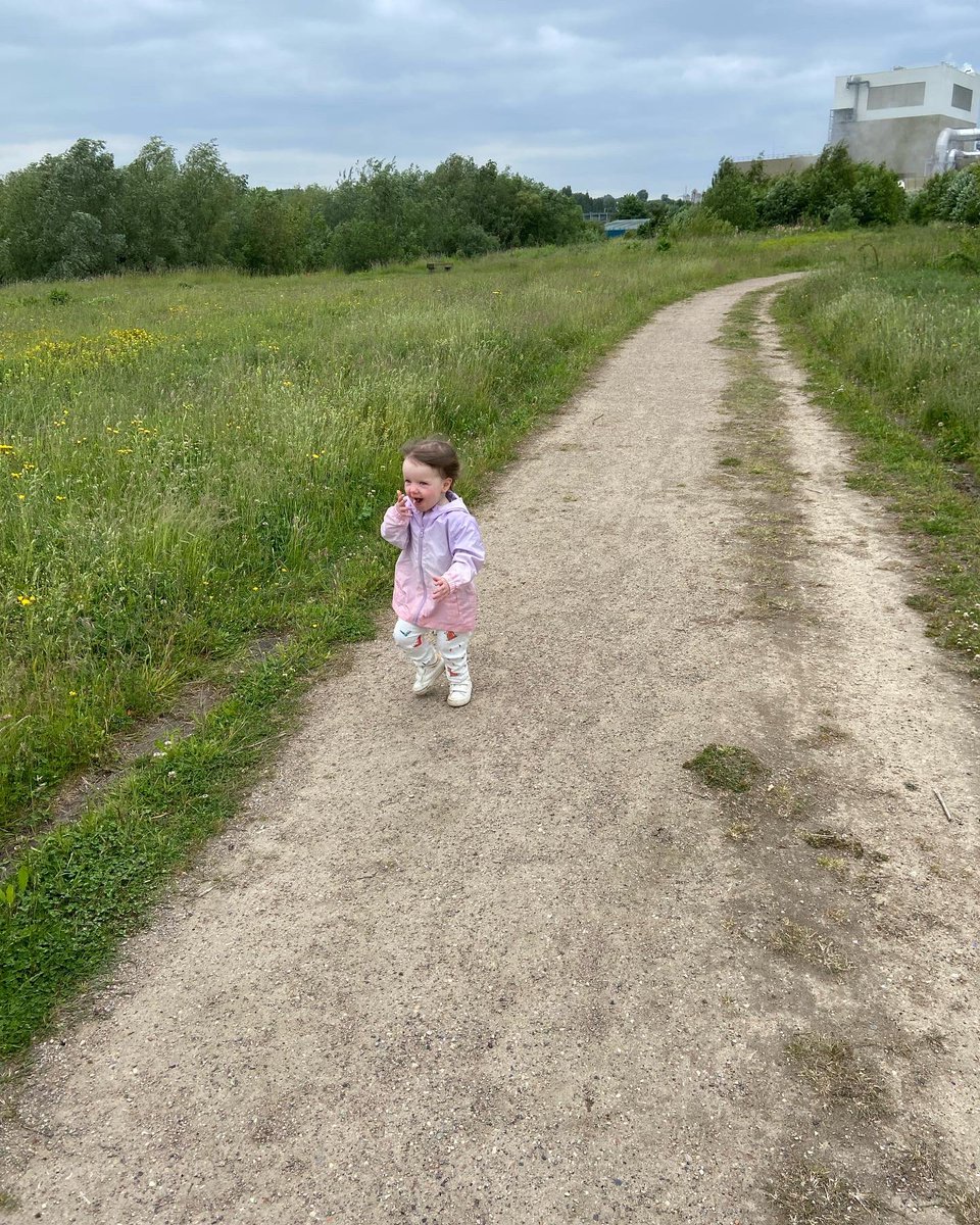 SuperSquirrels_'s tweet photo. Day 4 of @30DaysWild and we visited centenary way riverside nature reserve! We loved playing hide and seek at #steelhenge https://t.co/MRwiplu2Ps