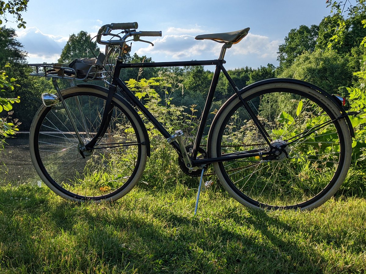 Den Stahlracer noch zu einem Feierabend Ründchen überredet. Summer *immed
#steelisreal #achielle #bicycleporn #handmade #fiets
