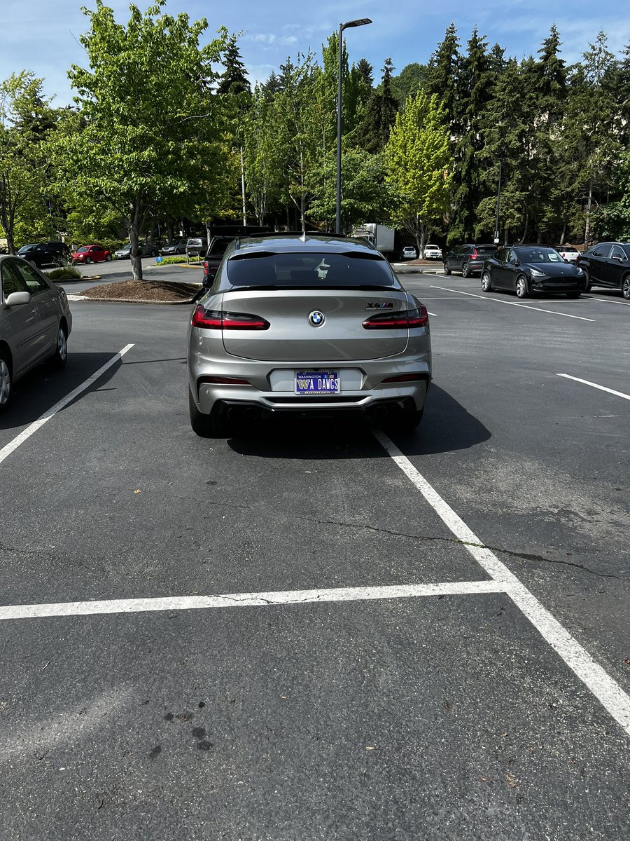 andrewruud's tweet photo. #badparking Douche bag. https://t.co/VysLivj1Yv