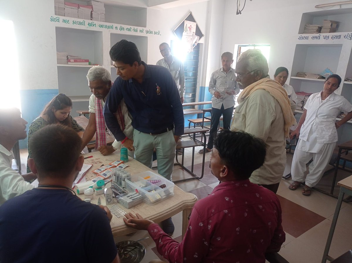 SDshahGAS's tweet photo. સેવા સેતુ કાર્યક્રમ.ધાંગધ્રા તાલુકાના ચૂલી ગામે 2000 થી વધુ ગામલોકોને આધાર-રેશનકાર્ડ,આયુષ્માન કાર્ડ,આવક-જાતિના દાખલા,આરોગ્ય તપાસ જેવી 26 સેવાઓનો લાભ ઘર આંગણે,તે જ દિવસે.
#DoorStepGovernance @brijeshmeja1 @GujPRHDept @Bhupendrapbjp @CMOGuj @sanghaviharsh @iarjunsinhbjp @skumar_76 https://t.co/XL016xMchP