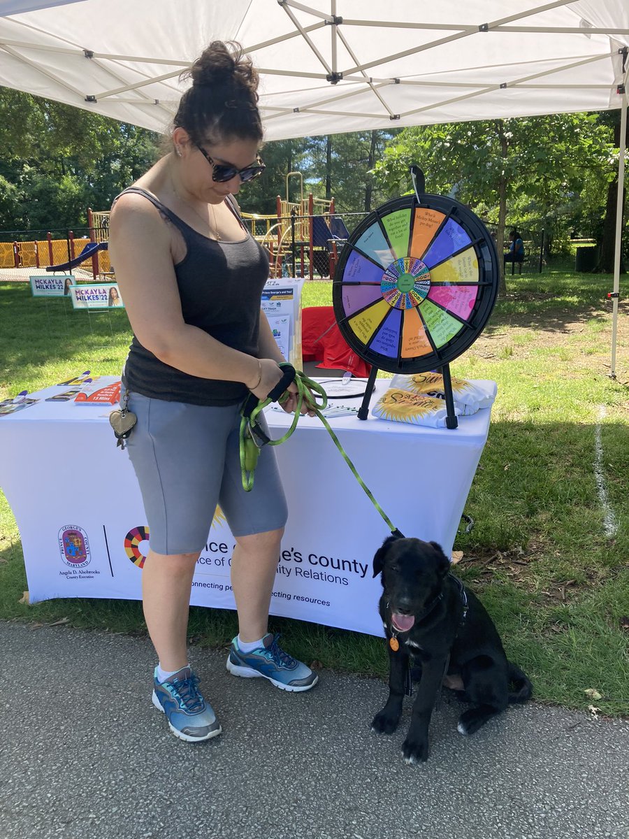 PGCCommunity's tweet photo. OCR is at BowieFest connecting people and connecting resources. Another event of 100 Events of Summer. #100eventsofsummer #ocr #PrinceGeorgesCounty #CommunityRelations #ocrredjackets https://t.co/I4rJwOmrVy