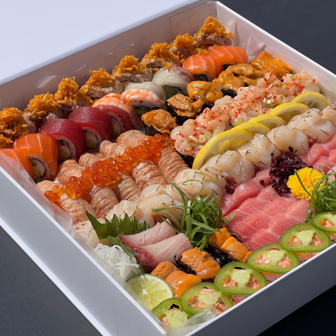 ShinkaSushiBar's tweet photo. Have you ever seen an Omakase so colourful? 😍
#Sushi #Sushichef #Chef #JapaneseFood #Gourmet #Sushilovers #Foodart #Sushiart #Foodlovers #Ottawa #OttawaCanada #Sushiaddict #Foodphotgraphy #Foodies #Sashimi #Nigiri #Maki #Ottawasushi #Gourmetsushi #downtownottawa #cheflife https://t.co/jyXmbf77Z6