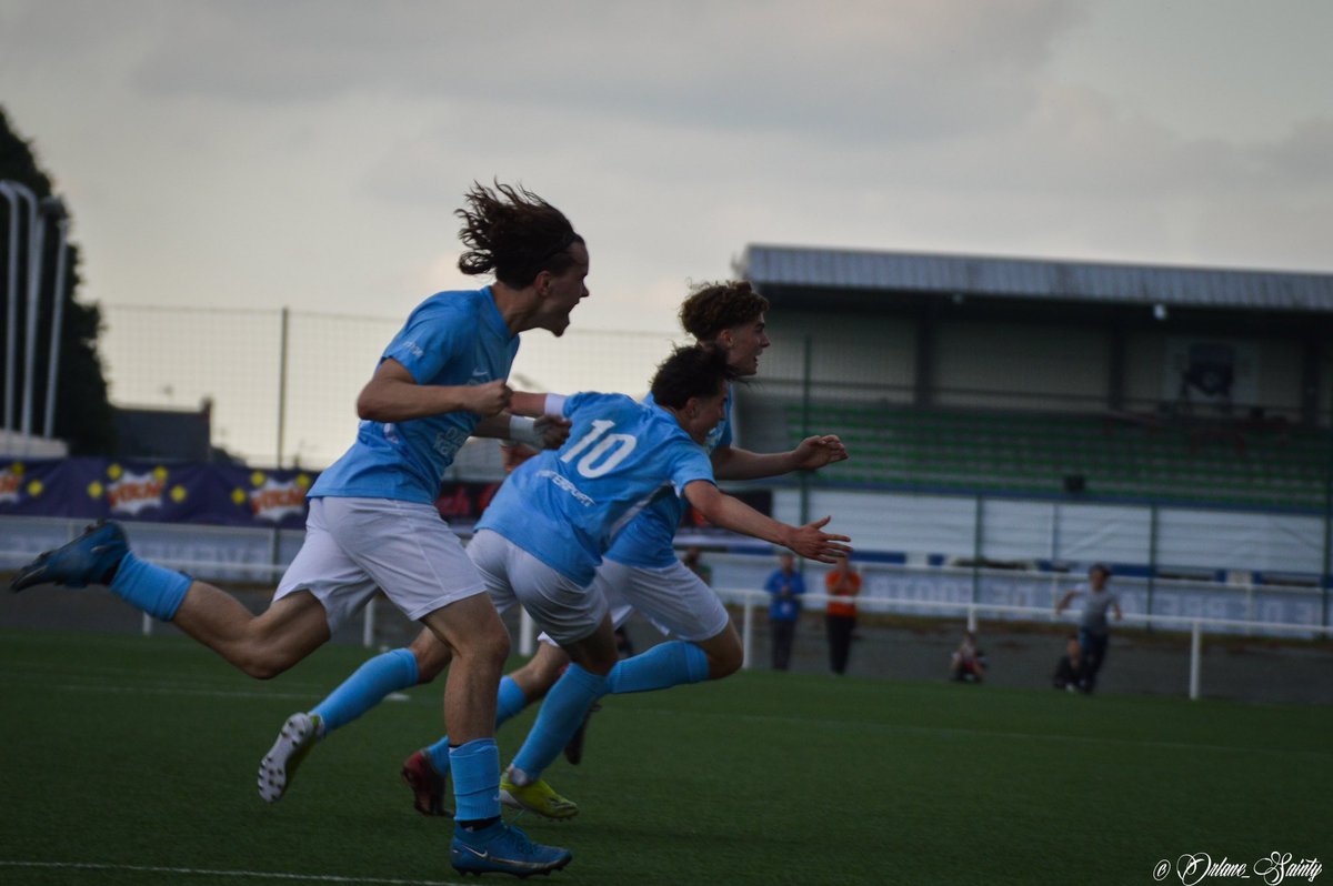 VOC_officiel's tweet photo. ⏱ 90'+4' 𝐎𝐔𝐈𝐈𝐈 𝐌𝐄𝐒𝐒𝐈𝐄𝐔𝐑𝐒 ! Le travail paye ! Top Chartier égalise et cloue Cabioch ! 😍👊🏼 (2-2)

#VOCEASR | #CoupedeBretagne https://t.co/BcozJMn4rv