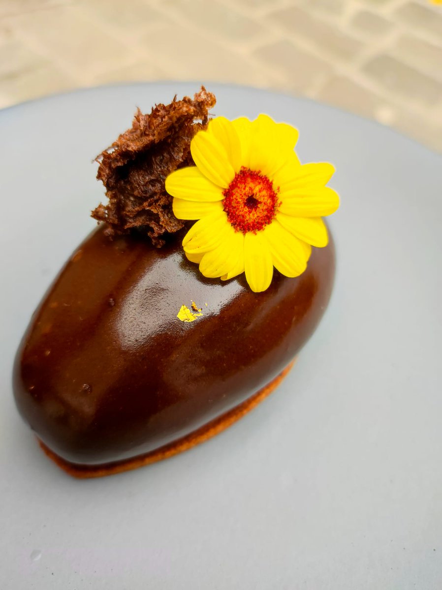 laislazcano's tweet photo. Chocolateria 
#Entremet.
#Postre_francés 
#Definición_literaria "Entre platos". https://t.co/xtMWKQ2uo2