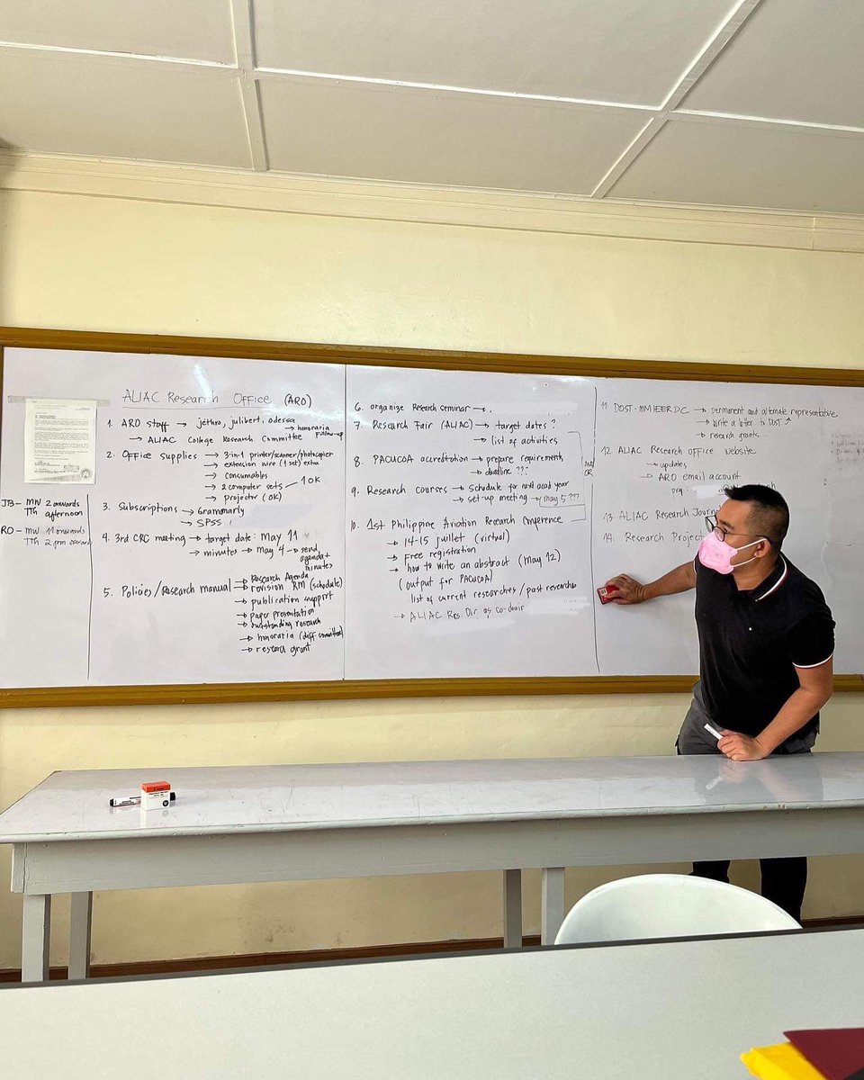 jethrosalapare's tweet photo. The Research Director and his Research Staff at the Research Office while researching. 😅
#amazingadventuresofbeaujethro #filipinoscientist #research #researchcenter #researchdirector #aliac #airlink #aviation https://t.co/Y85Jh9ialQ