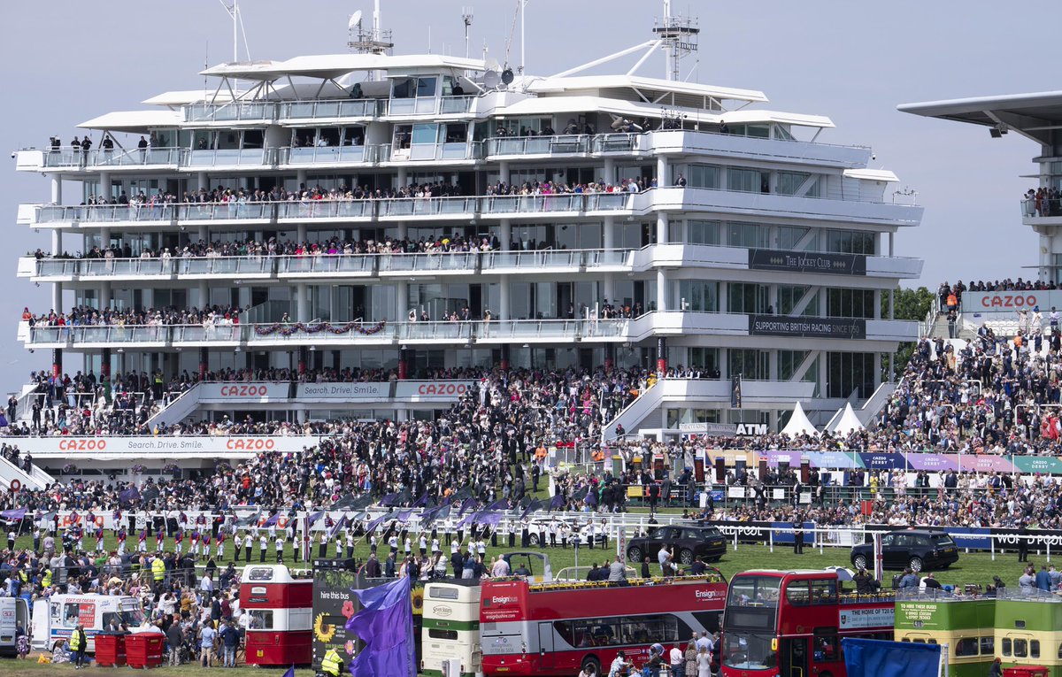 edward_whitaker's tweet photo. Desert Crown ridden by Richard Kingscote stormed to victory in The Derby on a day that continued the Queen’s Platinum Jubilee celebrations with her jockeys lining up for a photograph in her racing colours #platinumjubilee #thederby #sonya1 #gmaster @racingpost @RKingscote https://t.co/5FVVwm5tro