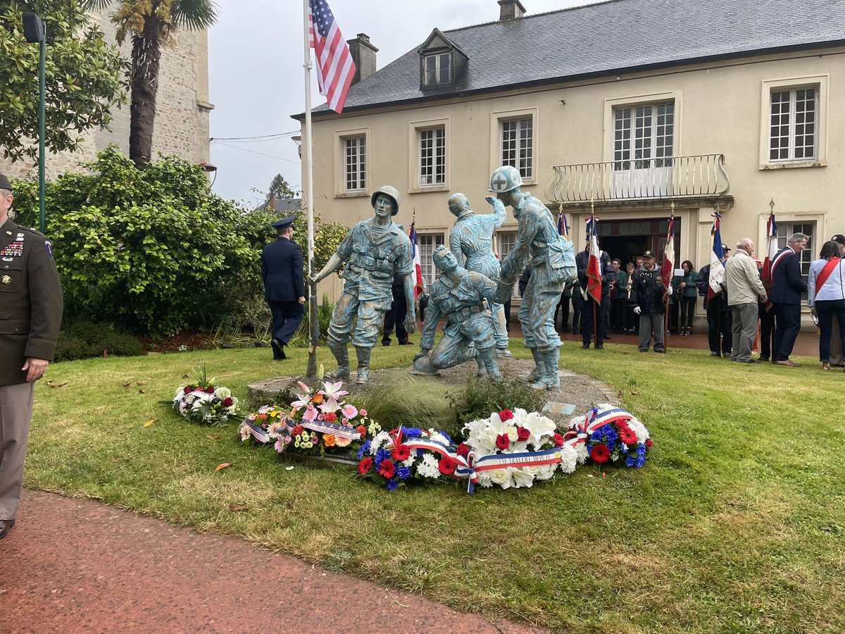 StTRAVERT's tweet photo. #Periers cérémonie du souvenir et hommage aux vétérans de la #90èmeUS 🇺🇸La bataille de Périers marqua un tournant dès les 1ers jours qui suivirent le débarquement du #6juin44 #NeverForget 🇫🇷🇺🇸 https://t.co/CQTemaU2FB