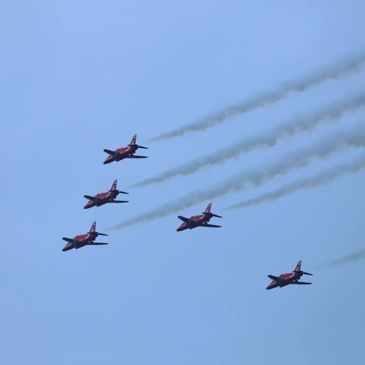 walkersteve's tweet photo. Fabulous display by the @rafredarrows  over #Torbay as the finale of the @RivieraAirshow this afternoon
#torbayairshow #brixham #RedArrows  #JubileeWeekend #JubileeCelebrations https://t.co/JovkhJXTqQ