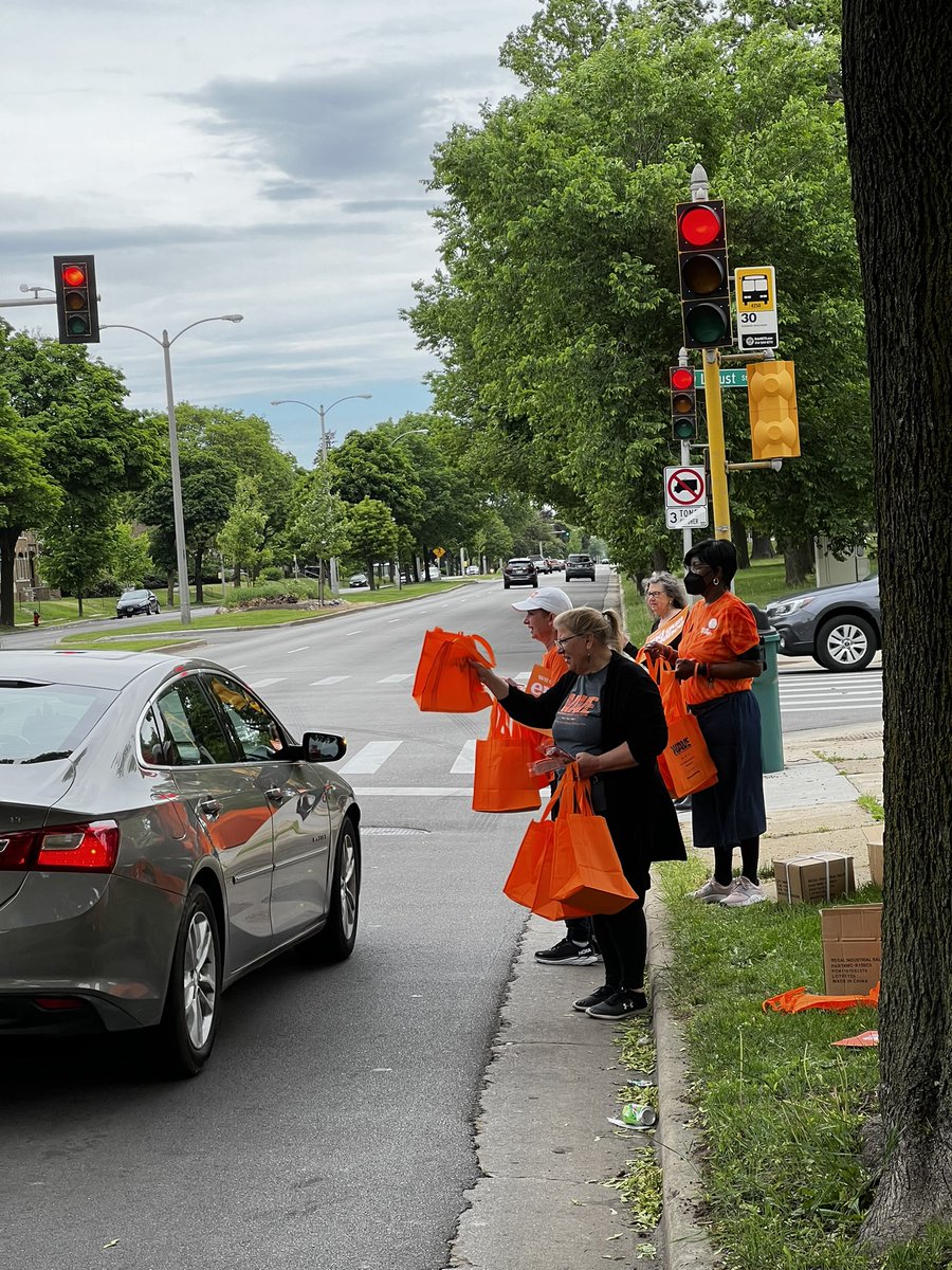 RepAndraca's tweet photo. Over 500 free gun locks handed out today for #WearOrange weekend with  @MomsDemand @WaveEdFund @repdrake @mkeovp and 414LIFE from @MedicalCollege 
Together we can prevent gun violence. #GunReformNow https://t.co/3mL6MtD9bG