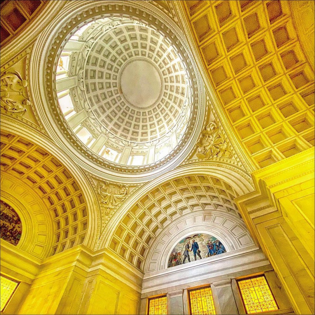 GrantRevealed's tweet photo. Stunning photo of the interior of @GrantsTombNPS, w/ painted #mural of #Appomattox in #lunette, #allegorical reliefs on 3 visible #pendentives, #coffering of the #dome & the #archesโ #soffits. ๐บ๐ธ #usgrant200 #grantstomb #Photo by BEATRICE F. DOYLE. More @ https://t.co/rstSmsftLA https://t.co/Vmqg2OSvXP