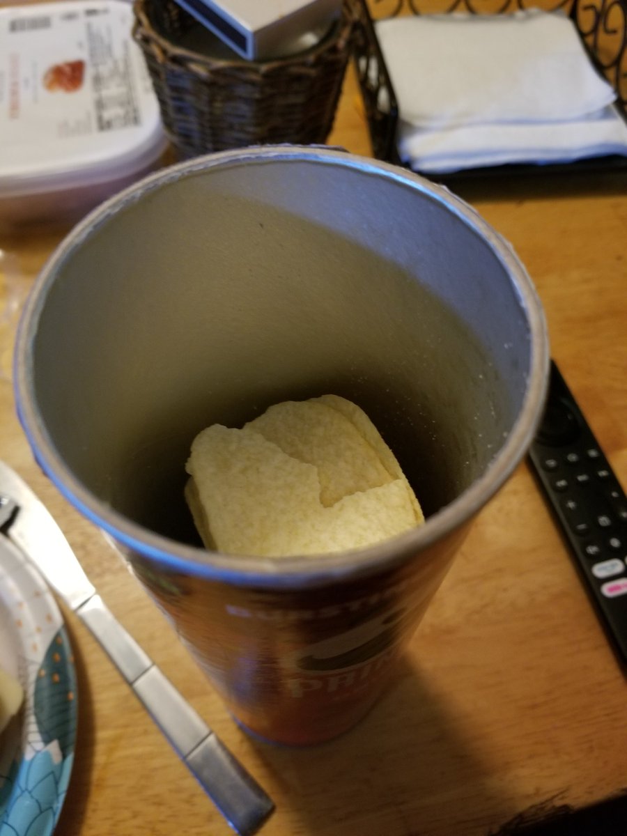 tk210's tweet image. Opened a can of Pringles and found 4" of dead space. Where'd they go? Thanks @Pringles for shorting your customers. I'm sure this is inflation? @KelloggsUS had $1.75 billion in profits in 2021. Interesting. 
#inflation